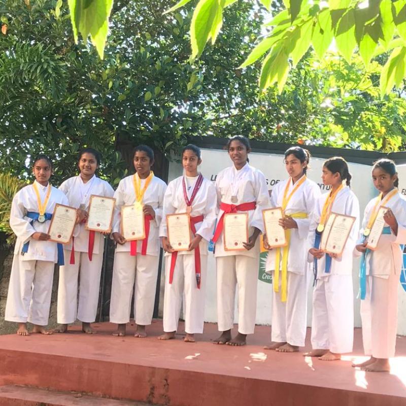 Dcea80cf E1ab 4de7 B5a5 E5ec35f7b8cd